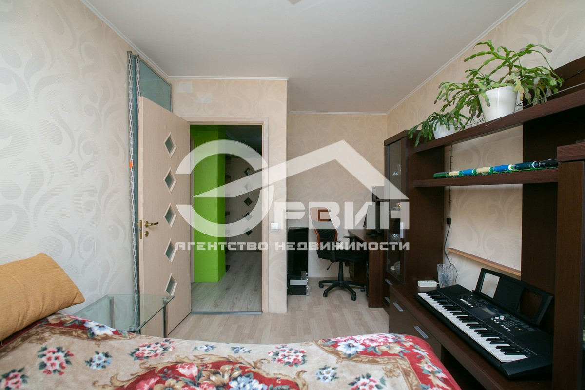 Продажа 3-комнатной квартиры, Калининград, В.Фермора,  Улица