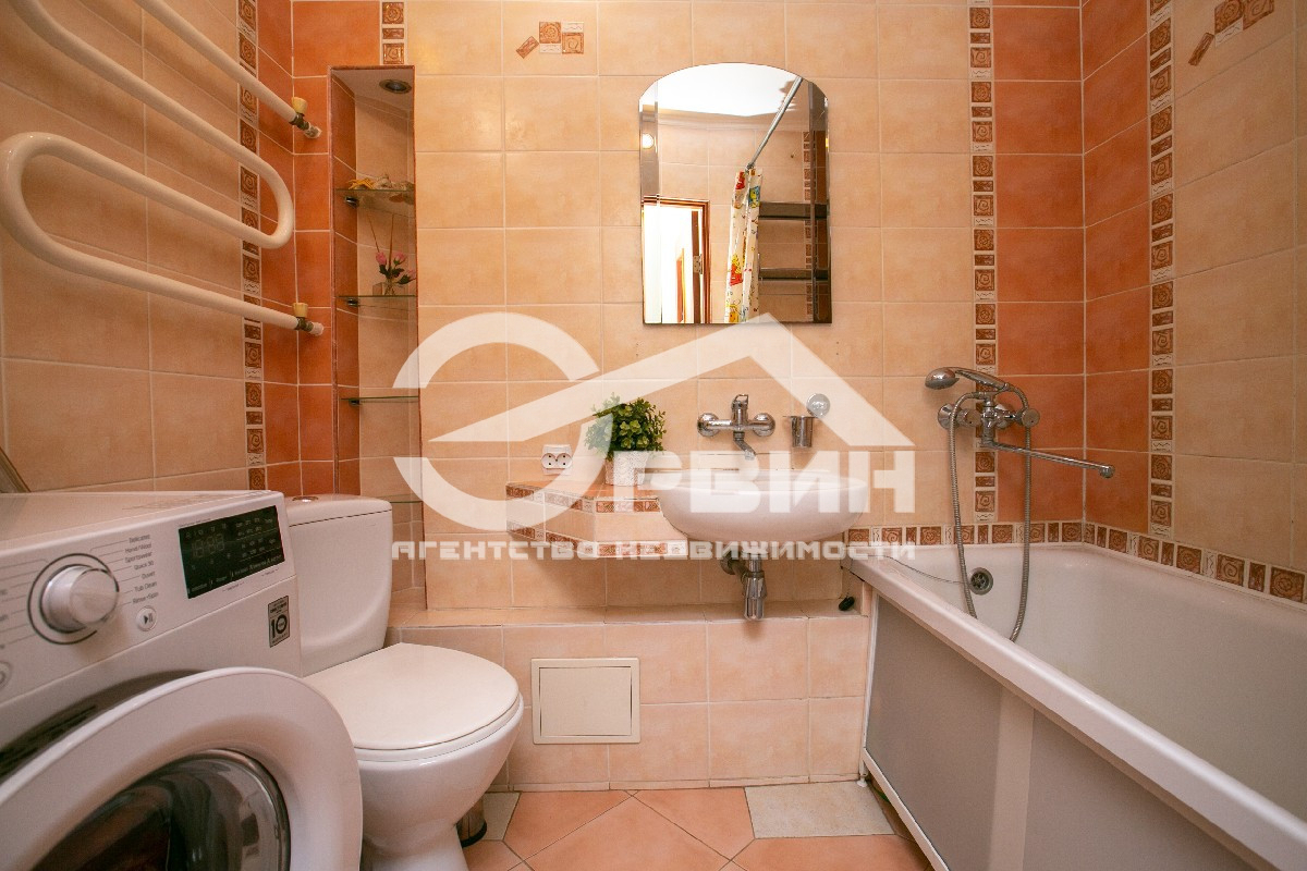 Продажа 3-комнатной квартиры, Калининград, Нарвская,  Улица