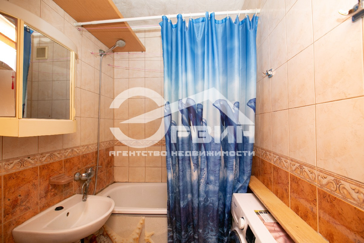 Продажа 2-комнатной квартиры, Калининград, Лейтенанта Яналова,  Улица