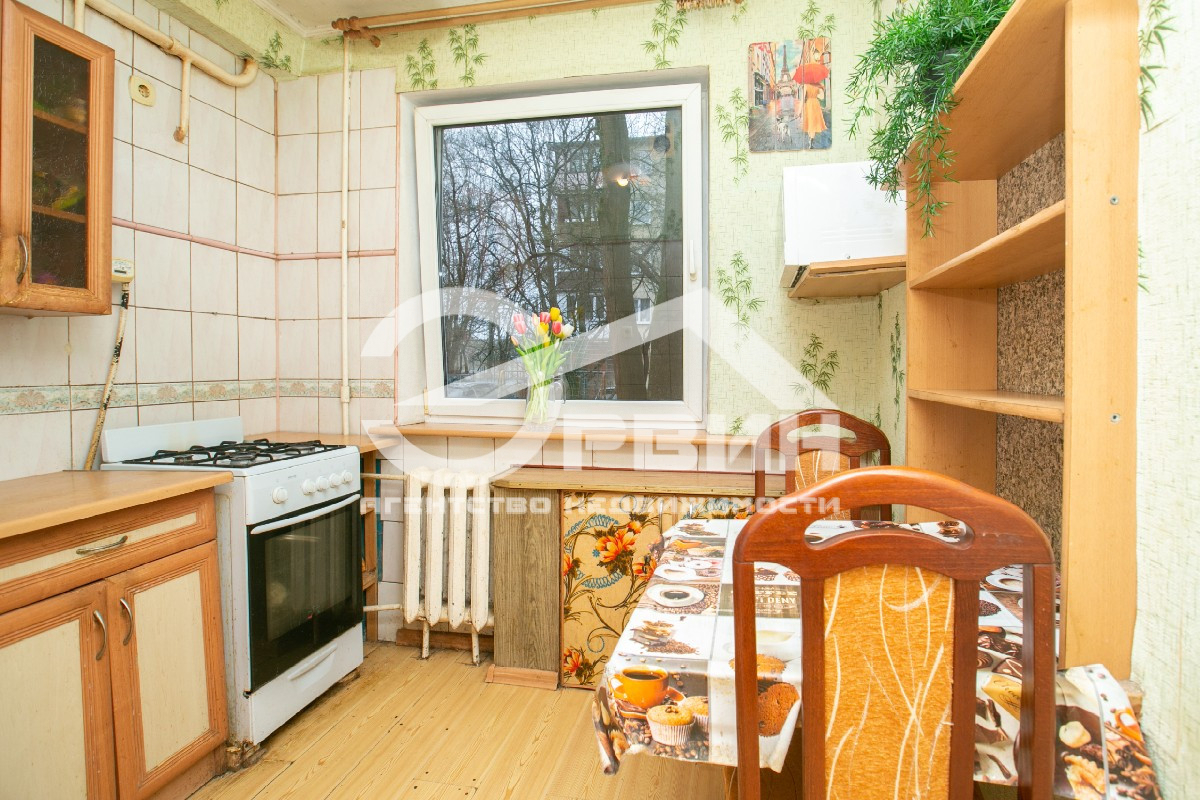 Продажа 2-комнатной квартиры, Калининград, Лейтенанта Яналова,  Улица