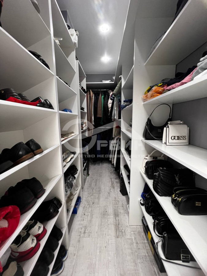 Продажа 3-комнатной квартиры, Калининград, Борисовский,  Бульвар