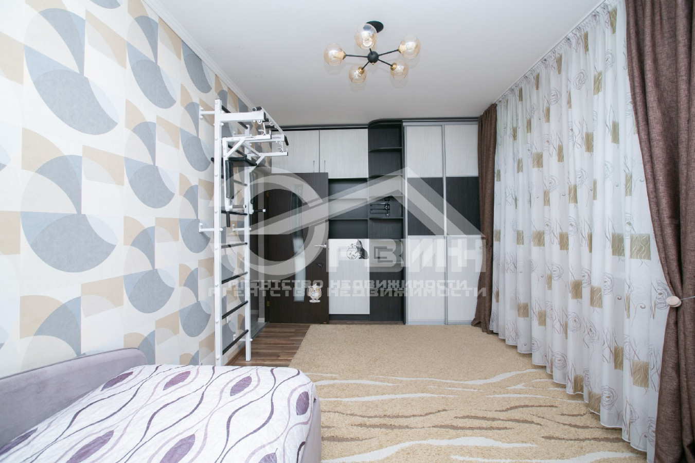 Продажа 3-комнатной квартиры, Калининград, Гайдара,  Улица