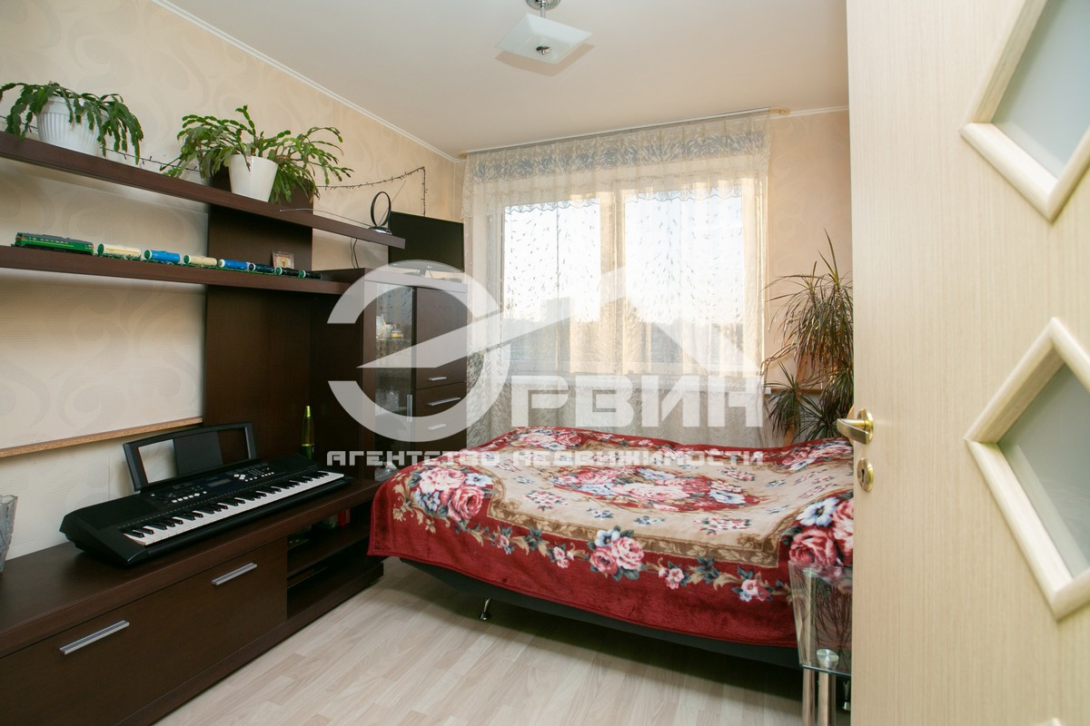 Продажа 3-комнатной квартиры, Калининград, В.Фермора,  Улица