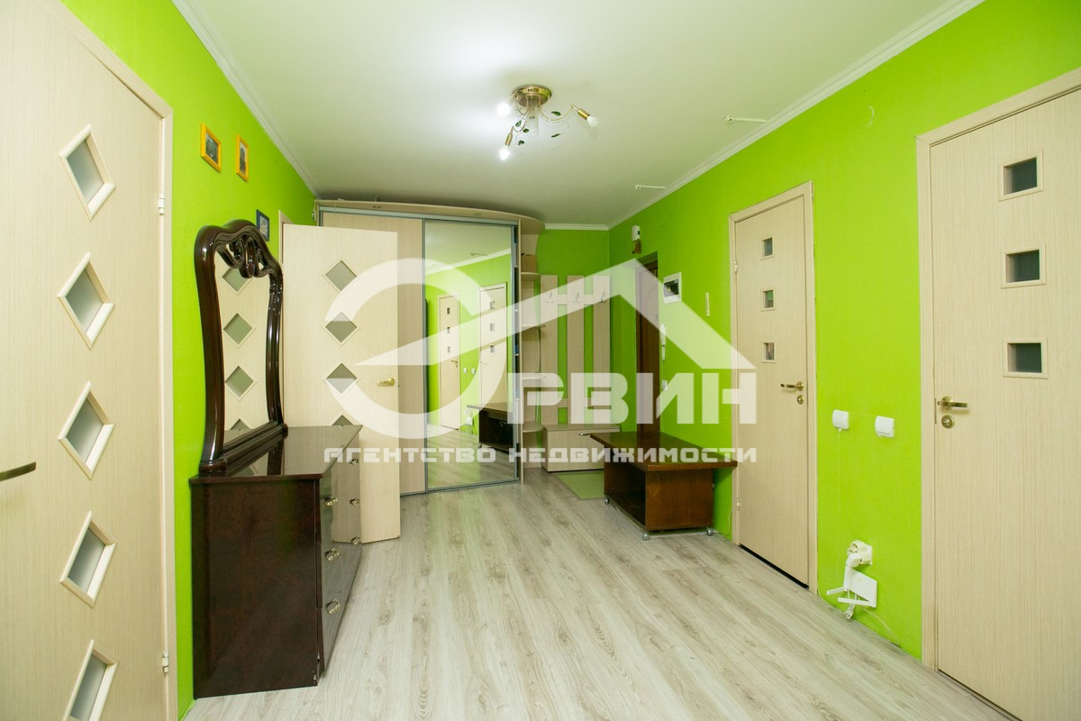 Продажа 3-комнатной квартиры, Калининград, В.Фермора,  Улица