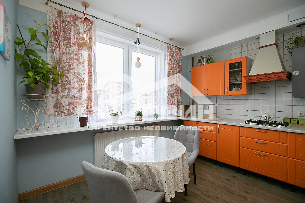 Продажа 2-комнатной квартиры, Калининград, Красносельская,  Улица