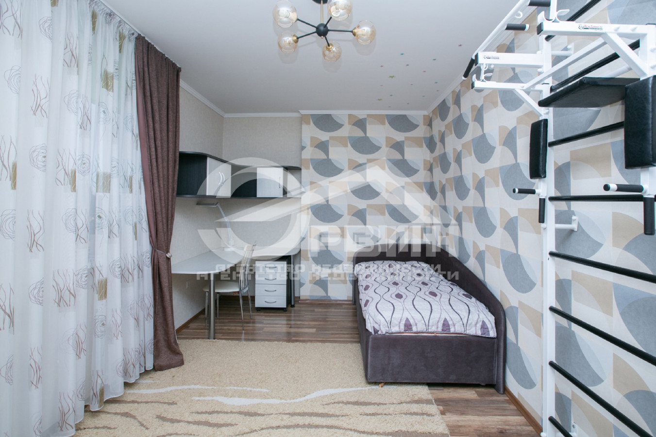 Продажа 3-комнатной квартиры, Калининград, Гайдара,  Улица