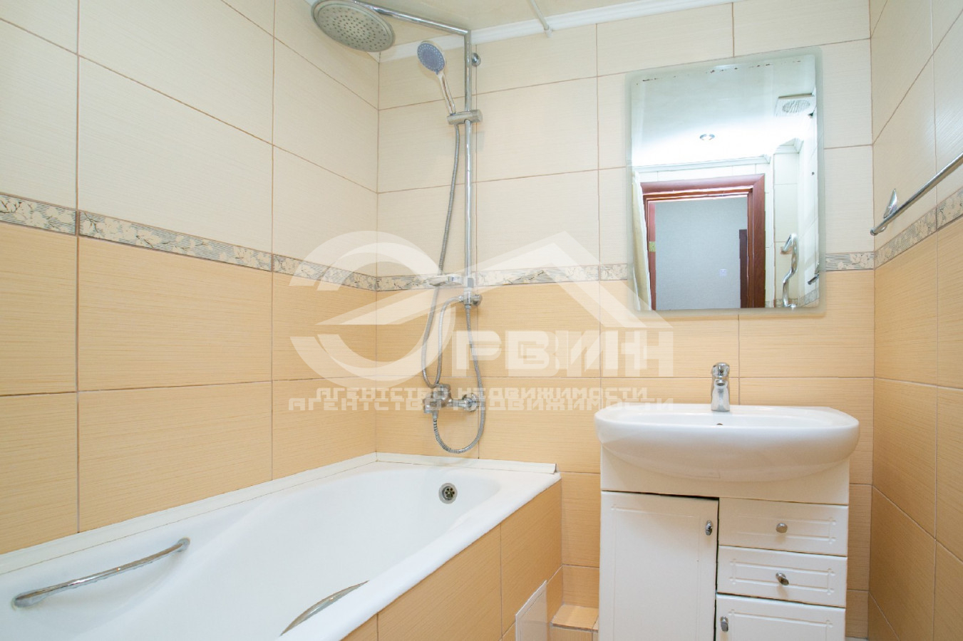 Продажа 3-комнатной квартиры, Калининград, Л.Шевцовой,  Бульвар