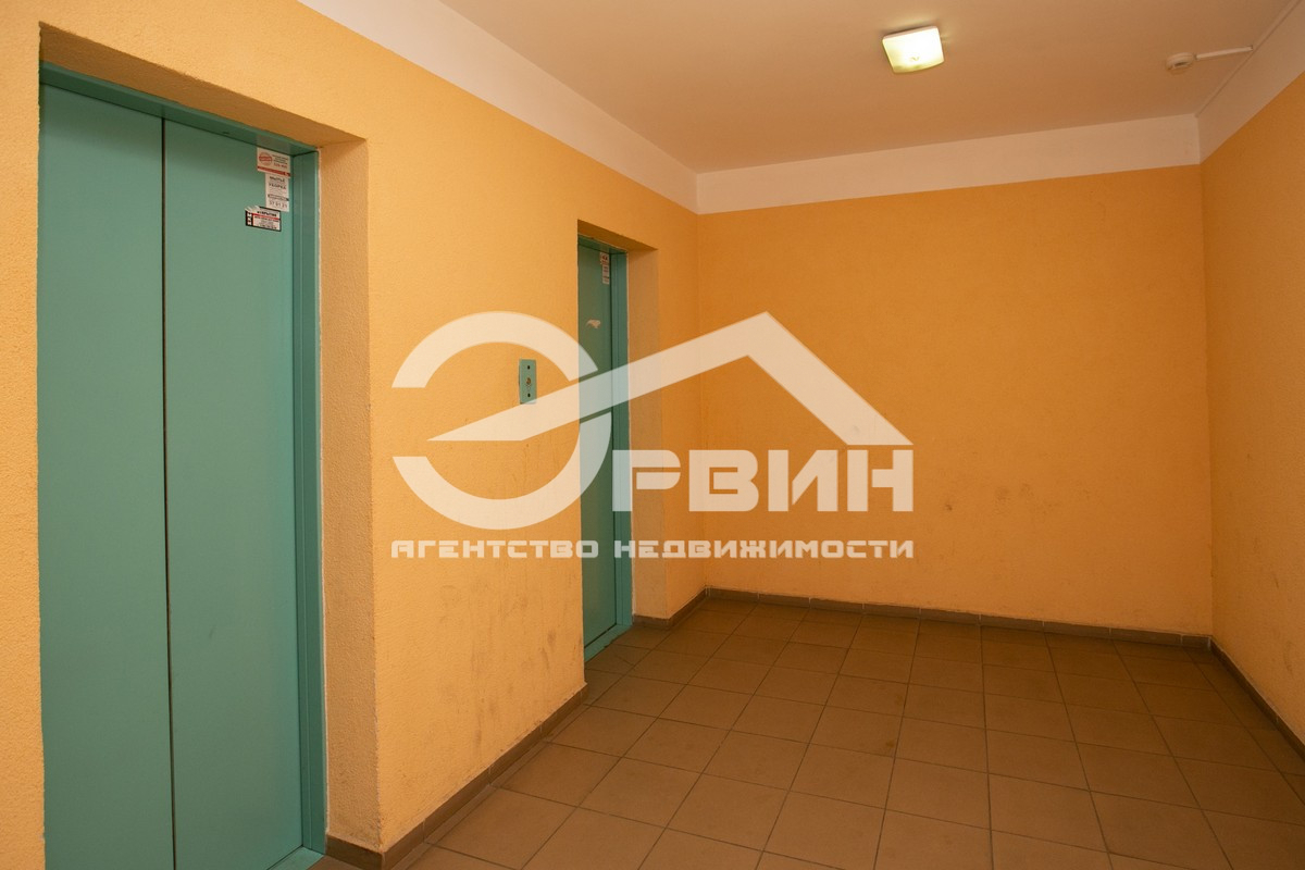 Продажа 3-комнатной квартиры, Калининград, В.Фермора,  Улица